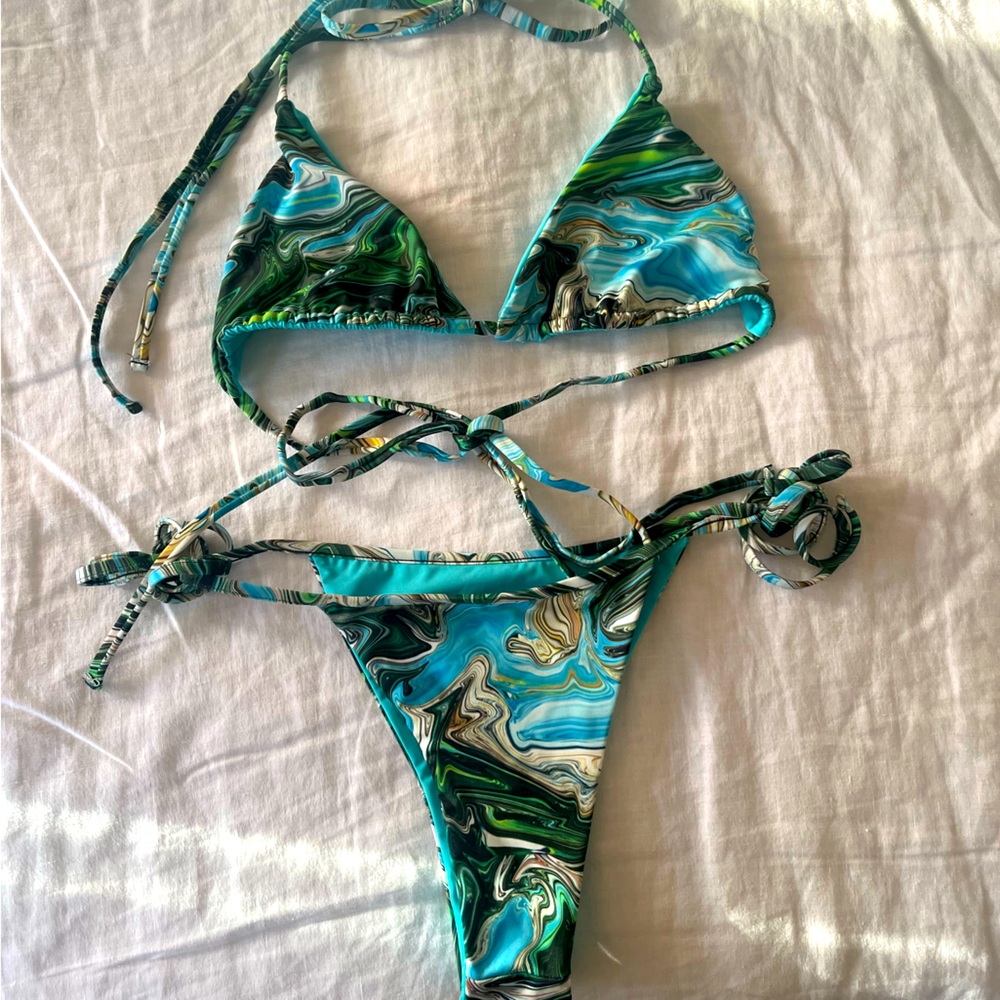 437 Paradiso Sam Bikini Top and Bottom Set